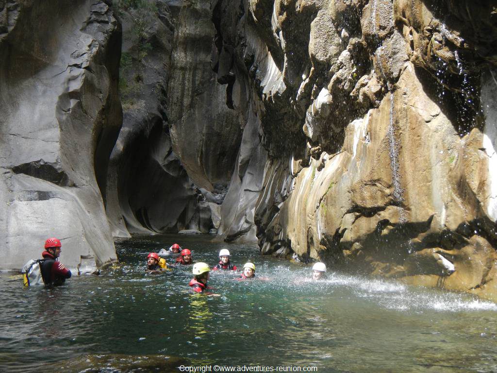 Canyoning Trou blanc in Reunion island with an ADVENTURES REUNION guide