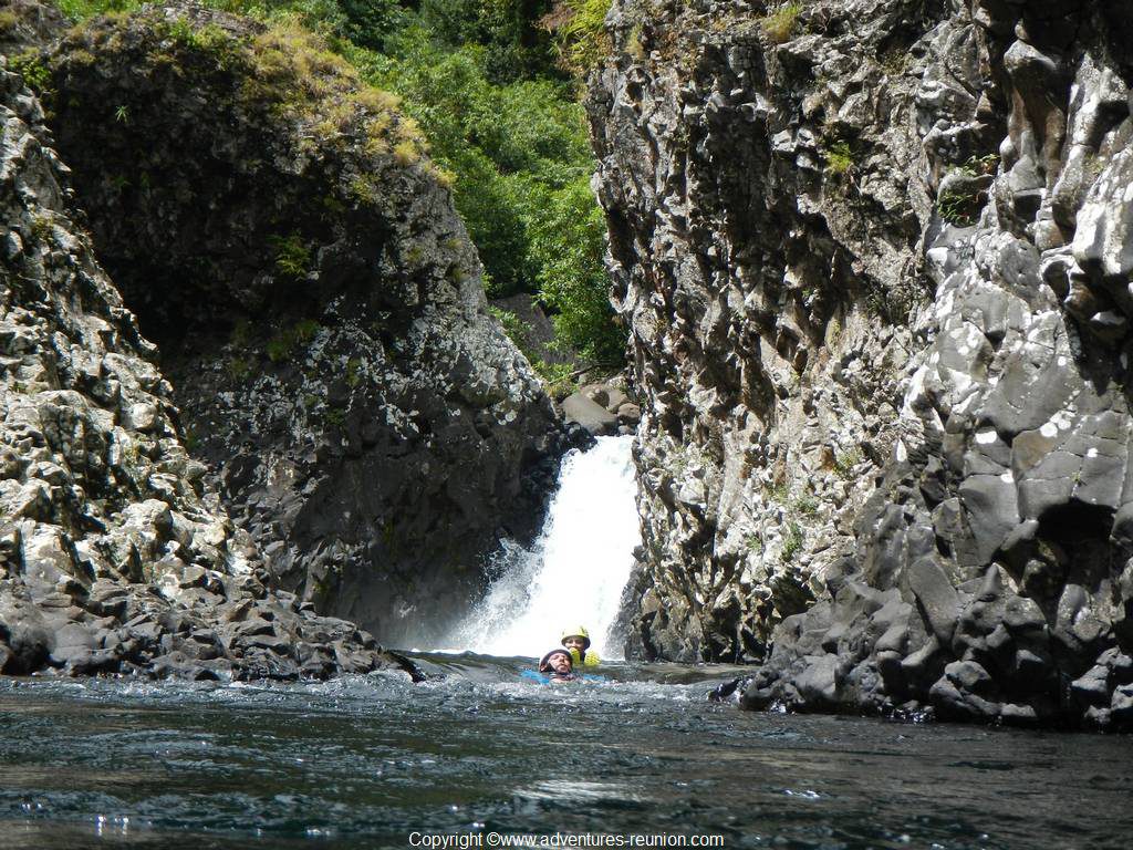 Randonnee aquatique dans Rivière des Roches canyon de la REUNION