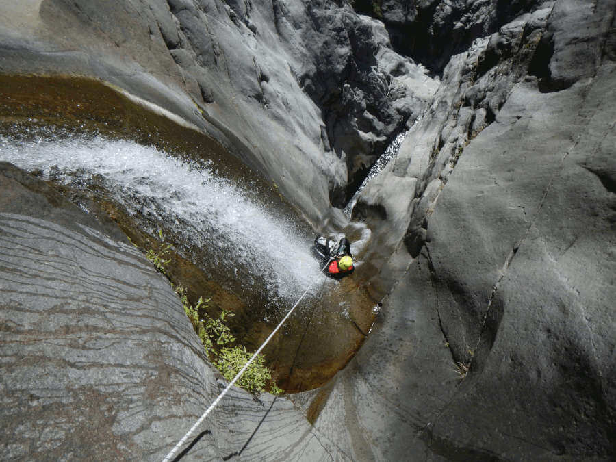 canyoning-a-fleur-jaune-integral-canyon-cilaos-reunion